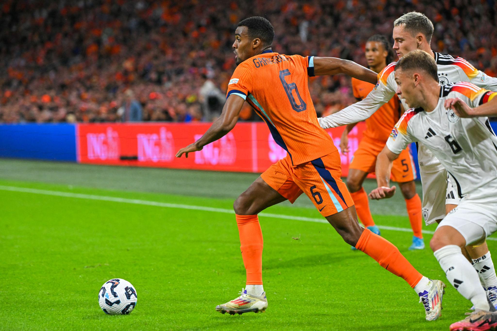 Koeman Kritik Gravenberch yang Malas Bertahan