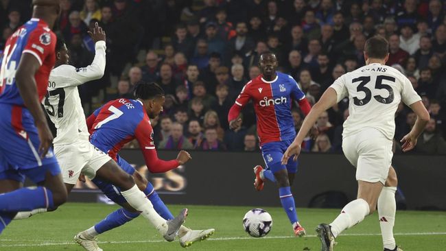 Dikejutkan Crystal Palace! MU Tertinggal 0-1 di Babak Pertama