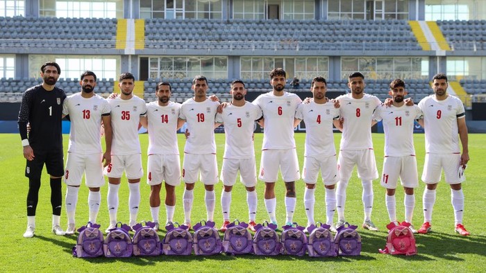 Penghormatan Timnas Iran untuk Anak Korban AS-Israel